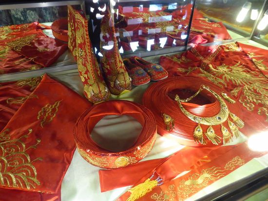 rote Kleider des Kaisers