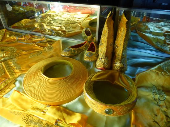 Gelb, die Kleider der Kaiserkinder