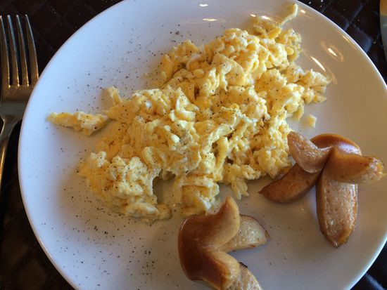 Hab auf dem Frühstücksbuffet noch einen Ersatz für die fehlende Servelat von gestern gefunden. (Servelats gehören zum Schweizerischen Nationalfeiertag - das zur Info für meine ausländischen Leser)