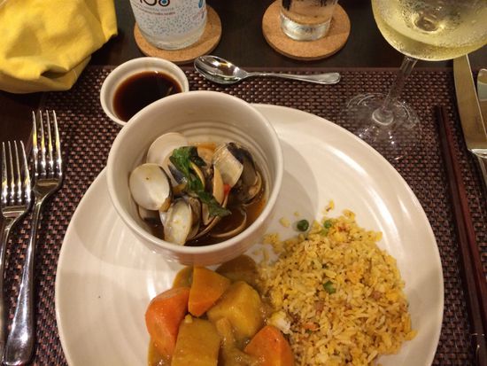 Muschelsuppe, gebratener Reis und ein Malaysisches Curry