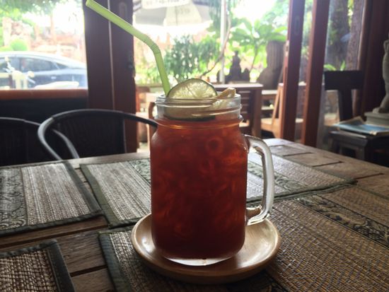 eisgekühlter Lemontea, im Moment etwas vom wichtigsten, und soooooo fein.