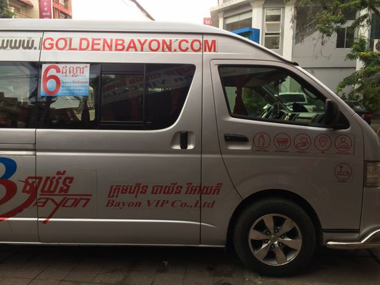 15 Personen inkl. Fahrer und alles Gepäck haben hier Platz.