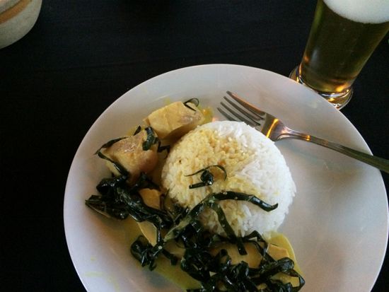 Fischcurry mit Kokosnuss-Sauce und Gemüse - und Reis, was denn sonst