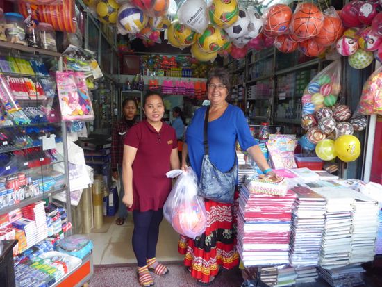 Beim Einkaufen im Bookshop