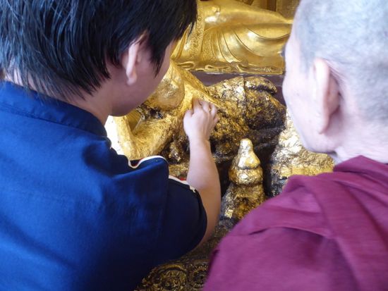 Goldplättchen für Buddha