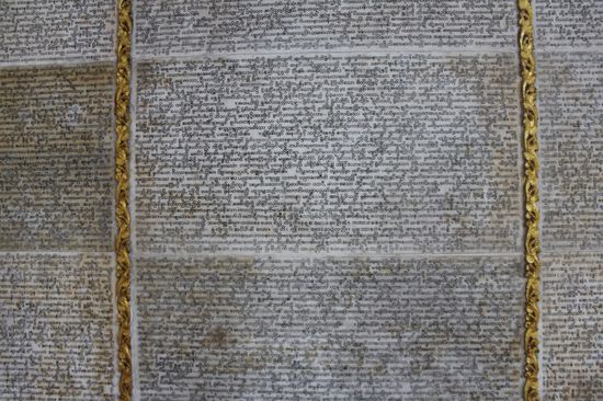 Rundum sind die Wände vollgeschrieben.