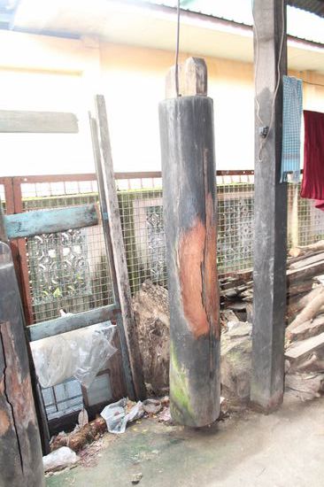 Der Gong mit dem zum Essen gerufen wird, sieht ziemlich mitgenommen aus.