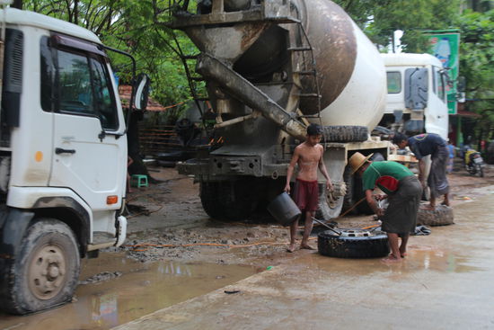 Pneuwechsel.... das ist nicht etwas eine Panne, sondern die Werkstatt.