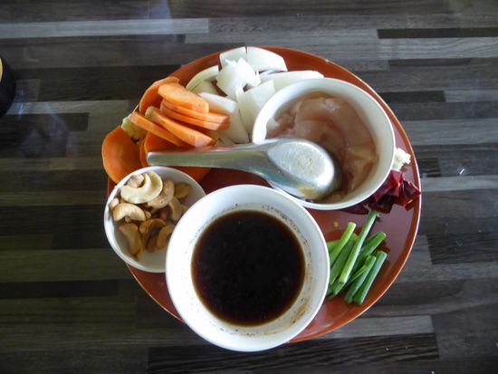 Zutaten für gebratenes Chicken mit Cashewnüssen