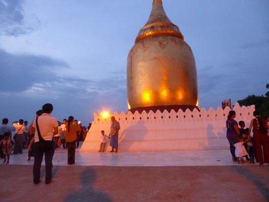 Der Aussichtspunkt am Fluss wo sich auch jeden Abend Leute zum Sonnenuntergang versammeln