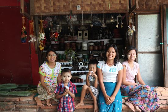 Auch die Freundinnen vom Stand nebenan wollte auf die Foto