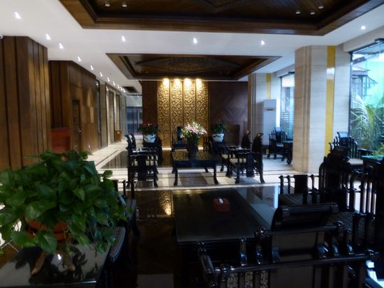 In der Lobby steht ein echter Strauss Lilien