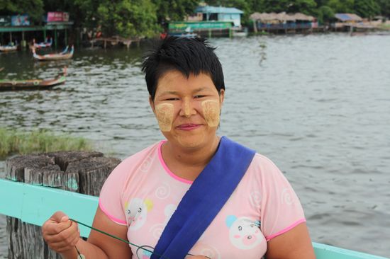 Sie hat mir eine wunderschöne Jadekette verkauft