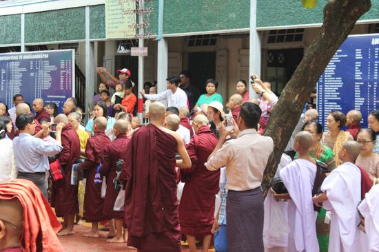 Das Spaektakel hat angefangen