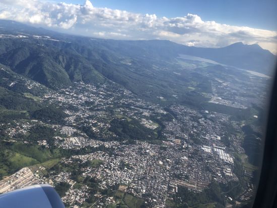 Hinten kann man den Amatitlan-See erkennen - nicht zu verwechseln mit dem Atitlan-See.