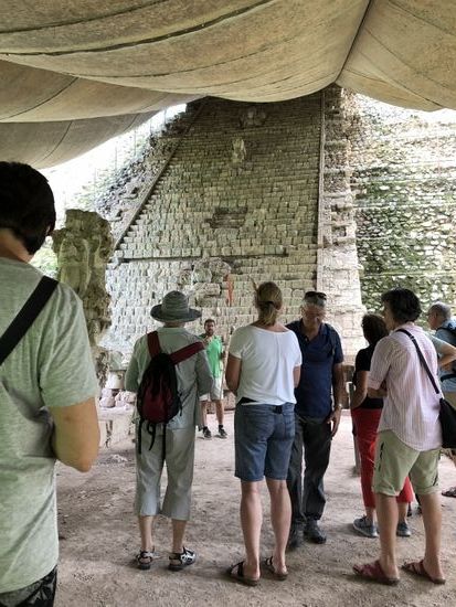 ein steinernes Buch - die Hieroglyphen-Treppe