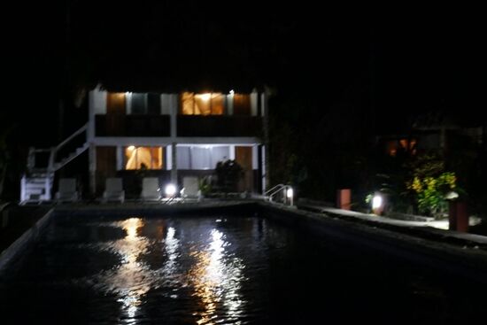 Noch liegt der Pool ruhig da...