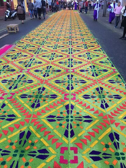 Dieser Teppich ist mehr als 20 Meter lang