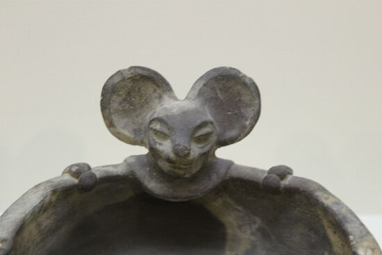 Bei dieser Fledermaus frage ich mich immer, ob wohl Walt Disney auch schon hier war.
Die Fledermaus ist übrigens der Hüter der Unterwelt und kommt bei den Mayas immer wieder vor.