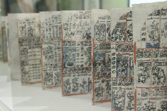 Kopie eines der drei überlieferten Bücher aus der Mayakultur. Das Original befindet sich in Dresden, daher der Name: Dresden-Code