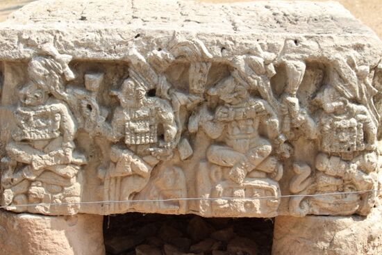 Altar mit 16 Herrschern