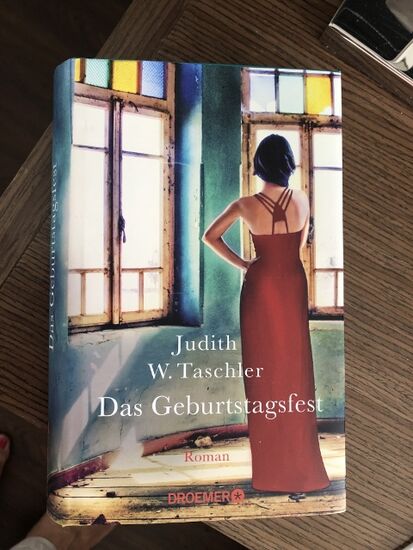 Heute fertig geworden. Ein Buch über Opfer und Täter während der schrecklichen Herrschaft der Roten Khmer in Kambodscha. Ein Buch über Schuld und Verzeihen. Ein schwieriges Buch.
