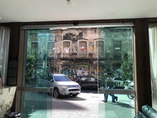 sieht doch schon sehr spannend aus, der Eingang meines Hotels.