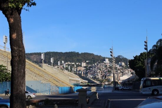 Zufällig komme ich beim Sambodrome vorbei, da wo der Karneval in Rio stattfindet.