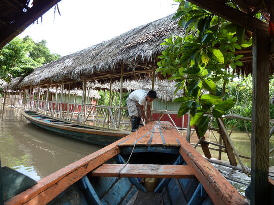 2010 die Lodge liegt komplett im Wasser und kann vom Fluss her direkt angefahren werden.