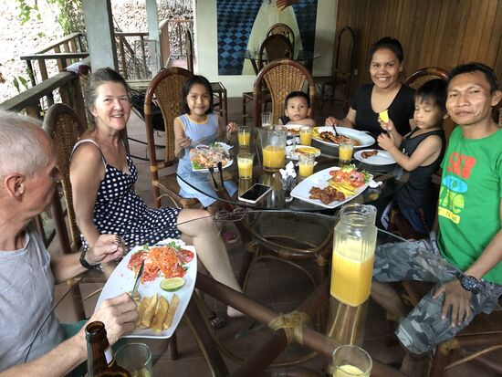 Ein Festessen, ein wunderbarer Tag für alle geht zu Ende.