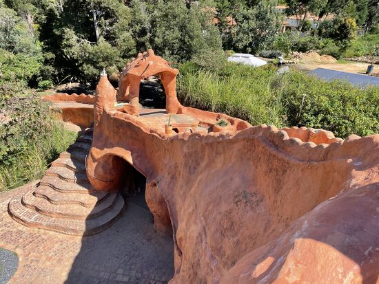 Der Aufgang zum Dach ist wie ein Drachenschwanz gestaltet