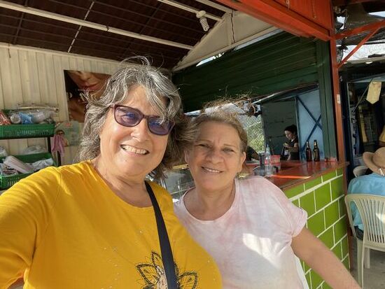 Maria, die Wirtin hat mir kurz ihren Schirm ausgeliehen...