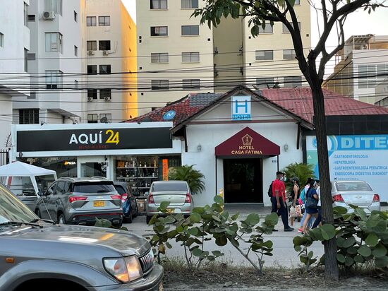 Casa Fatima. Ich frage mich bei solchen Häusern immer, wie es möglich ist, dass ein so kleines Hotel zwischen all den Wolkenkratzern überleben kann.