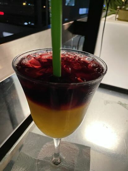Sommerwein - Tinto de Verano. Rotwein mit Orangensaft und einem Schuss Maracuyasirup