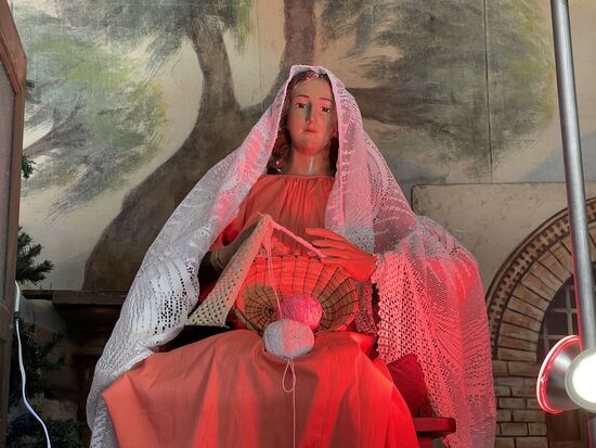 Die strickende Maria