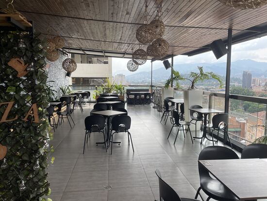 Am Vormittag, nach dem Frühstücksservice gehört die Dachterrasse mir allein