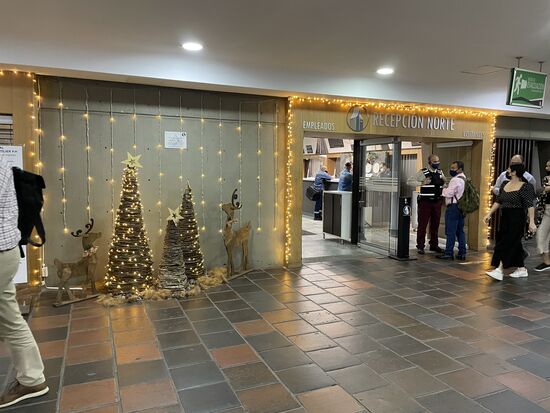 Zugang zu den Liften des Coltejer-Gebäudes