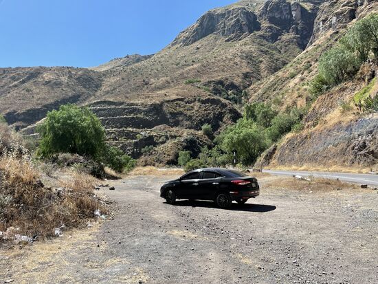 unser treuer Toyota, der sich von keinem noch so schwierigen Gelände einschüchtern lässt.