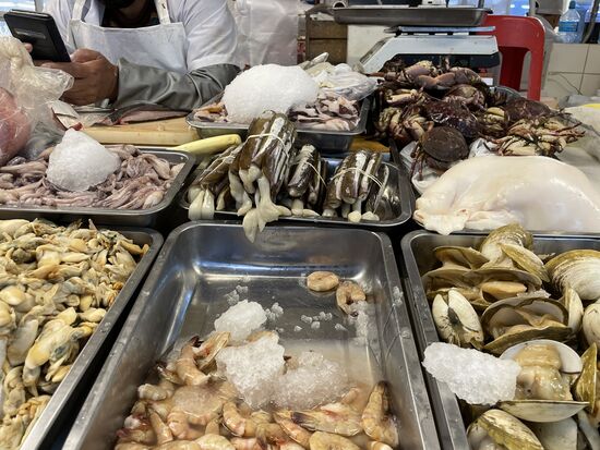 es gibt natürlich auch eine Fisch- und Meeresfrüchte-Abteilung