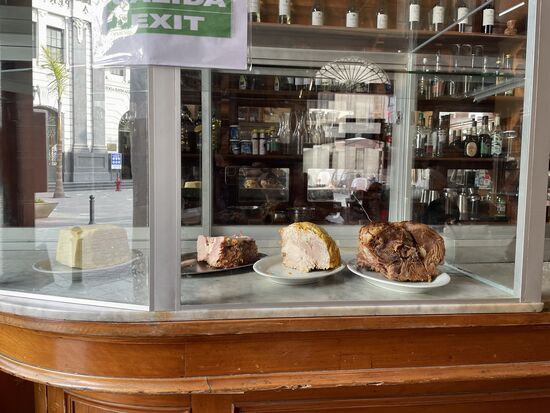 Der Schinken schmeckt hier einach am besten und wird immer frisch geschnitten