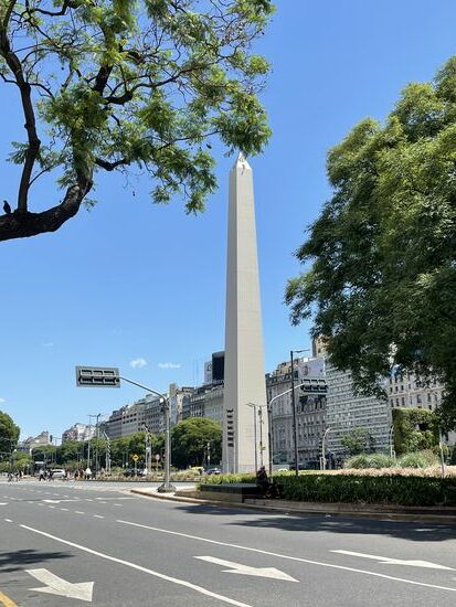 der Obelisk, eines der Wahrzeichen im Zentrum der Stadt