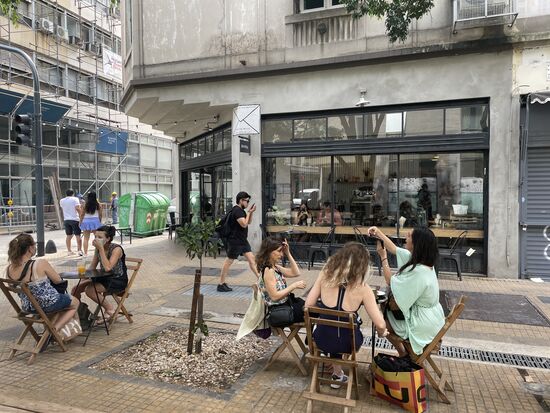 Eck-Kaffee vis-a-vis von meinem Hotel