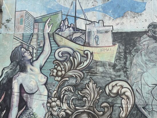 Hier zeigt sich die Tradition der Seefahrer und Hafenarbeiter des Quartiers.