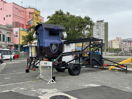 Der Polizeiposten im alten Hafen von La Boca ist von einer Person besetzt.