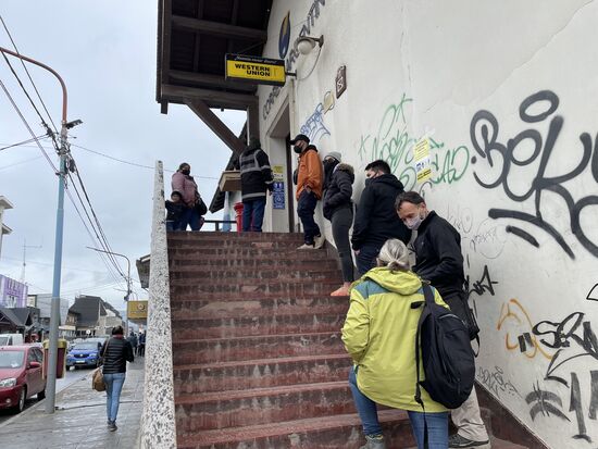 Warteschlange vor der Post