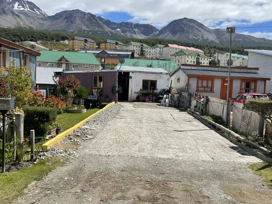 links der kleine Garten von Adalberto