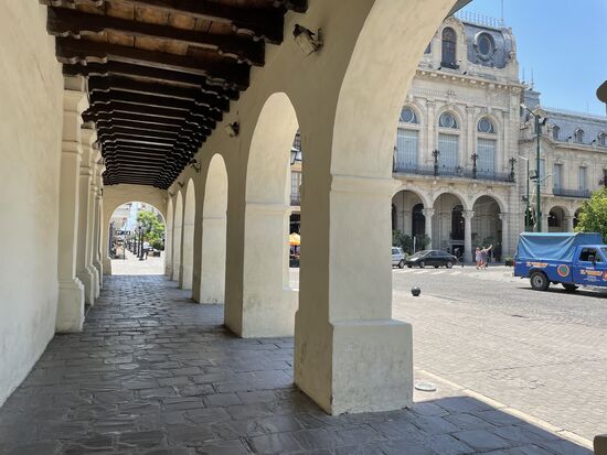 Arkaden rund um den Hauptplatz
