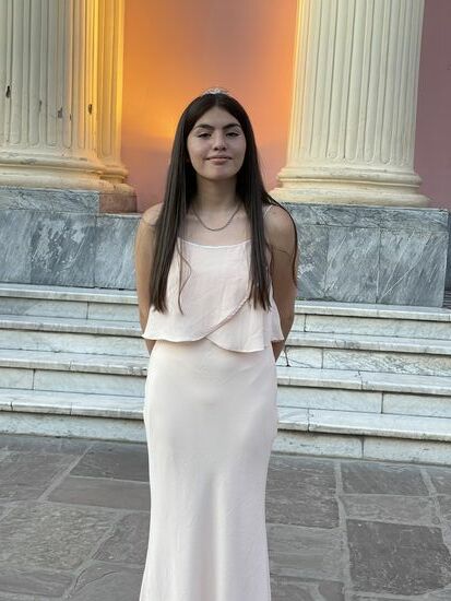 Wieder einmal eine 15-jährige. Selbstverständlich dürfe ich sie fotografieren, erklärte mir der Fotograf stolz: sie ist meine Tochter!