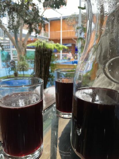 Chicha Morada, ein Erfrischungsgetränk aus Mais.