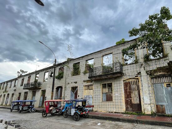 Hier konnte man vor einigen Jahren noch Stukkaturen an den Decken sehen.